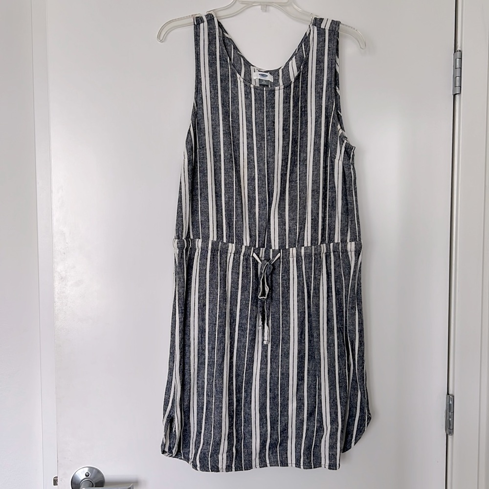 Old Navy summer dress with tie waist to help accentuate.